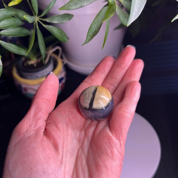 Volcano Agate Sphere UV Reactive (#4) - Picture 3 of 16